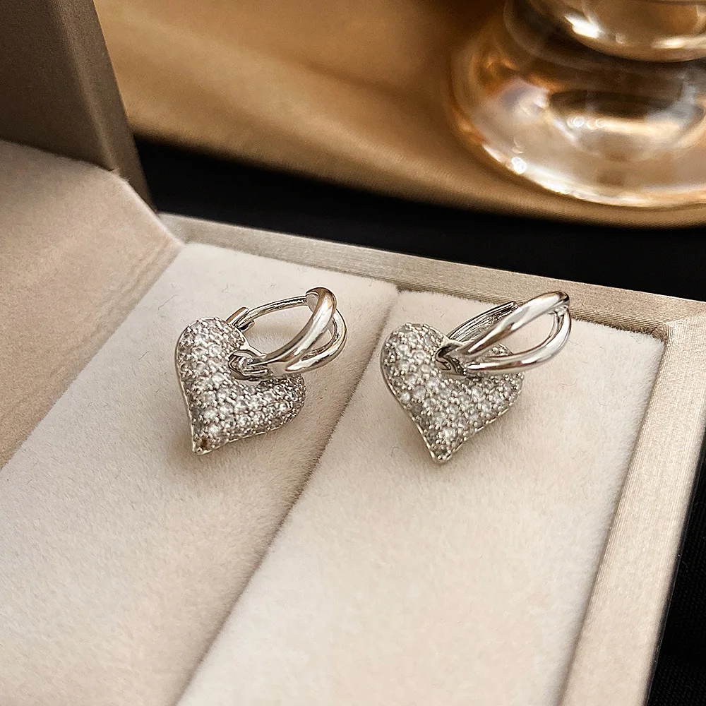 Korean Fashion Heart Zircon Crystal Micro-set Love Earrings for Women Personality Design Earring Jewelry Gift Pendientes Mujer
Korean Fashion Heart Zircon Crystal Micro-set Love Earrings for Women Personality Design Earring Jewelry Gift Pendientes Mujer