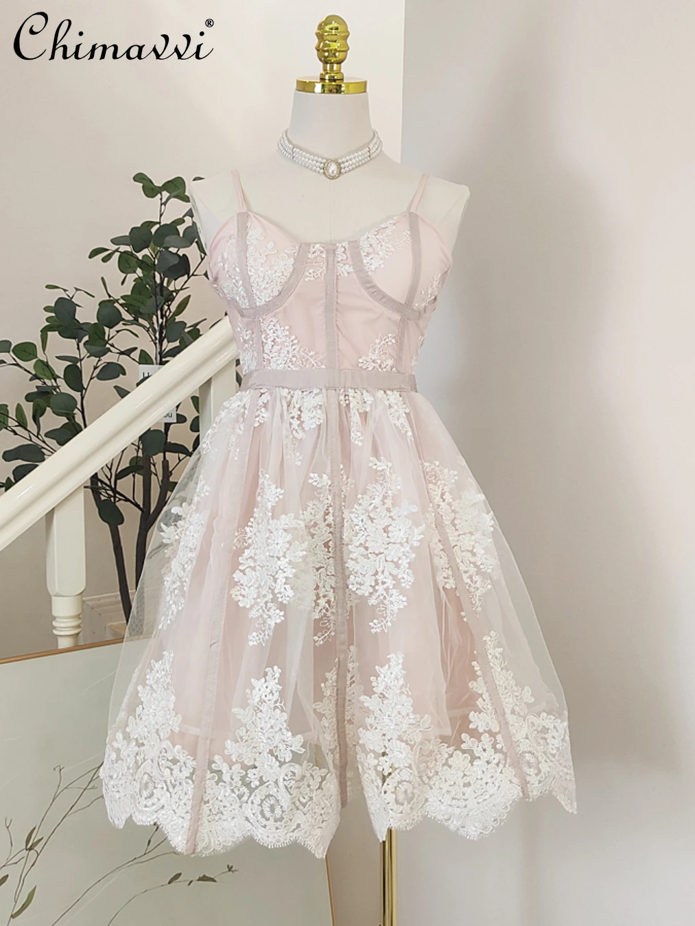 2022 Summer New French Fashion Sexy Mesh Embroidered Plate Flower Strap Dress High Waist Slimming Temperament Tulle Tutu Dress
2022 Summer New French Fashion Sexy Mesh Embroidered Plate Flower Strap Dress High Waist Slimming Temperament Tulle Tutu Dress