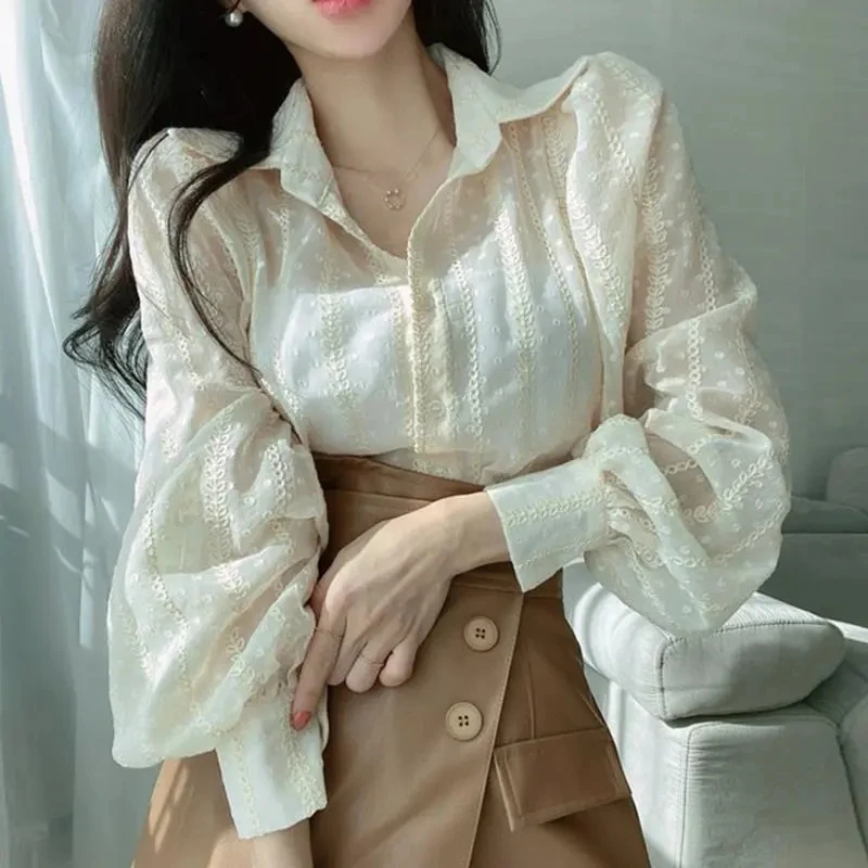 Korean Chic Autumn Elegant Style Lapel Heavy Industry Shirt Women's Hooked Flower Loose Slightly Transparent Bubble Sleeve Shirt
Korean Chic Autumn Elegant Style Lapel Heavy Industry Shirt Women's Hooked Flower Loose Slightly Transparent Bubble Sleeve Shirt