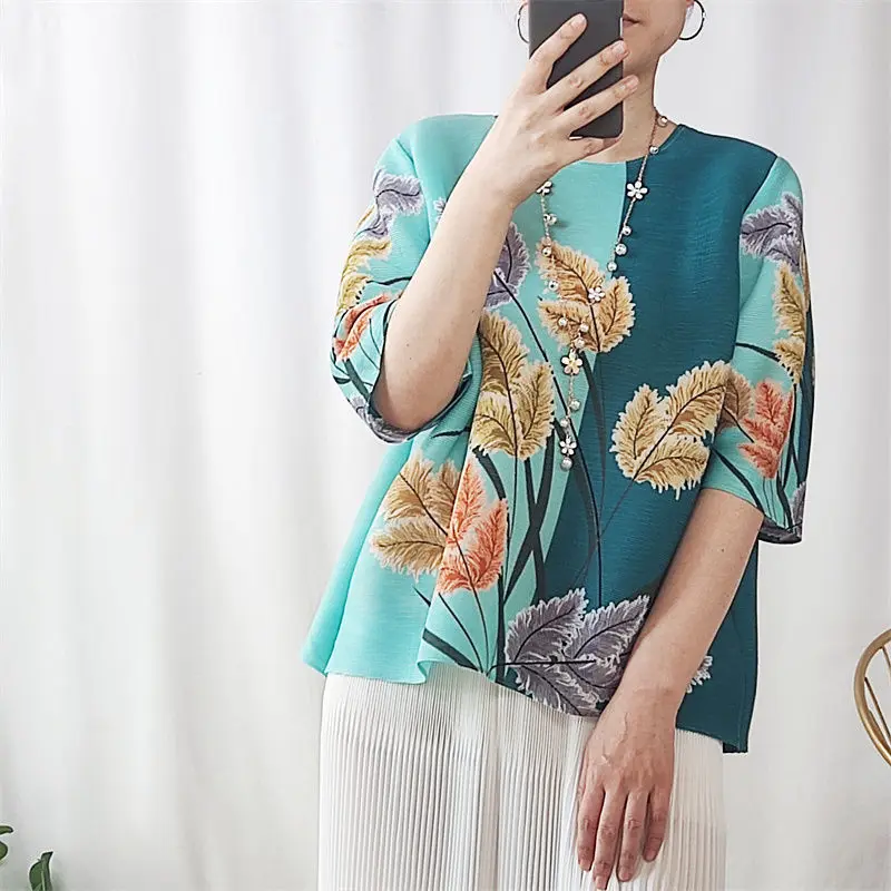 

T shirt 2023 spring and summer new top sleeve folds fresh colored leaf printing, age -reducing loose round neck loose T -shirt