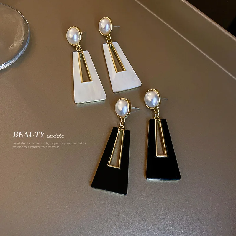 Silver Needle, Exaggerated Acrylic Geometric Earrings In Europe And America, Trapezoidal Design, Eardrop Temperament, Net Red,
Silver Needle, Exaggerated Acrylic Geometric Earrings In Europe And America, Trapezoidal Design, Eardrop Temperament, Net Red,