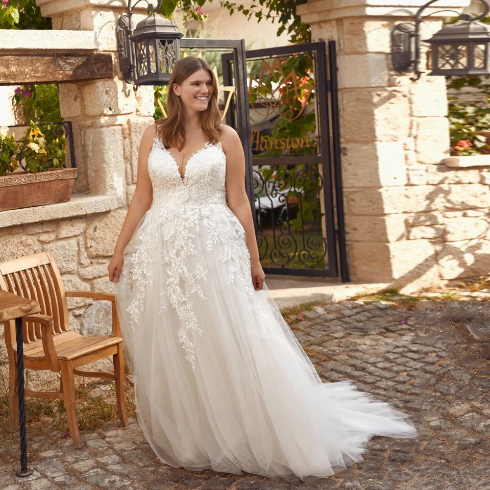 Classic Wedding Dress Plus Size V-Neck Spaghetti Strap Bride Gowns Applique Sweep Train A-Line Sleeveless Tulle Vestido De Noiva
Classic Wedding Dress Plus Size V-Neck Spaghetti Strap Bride Gowns Applique Sweep Train A-Line Sleeveless Tulle Vestido De Noiva