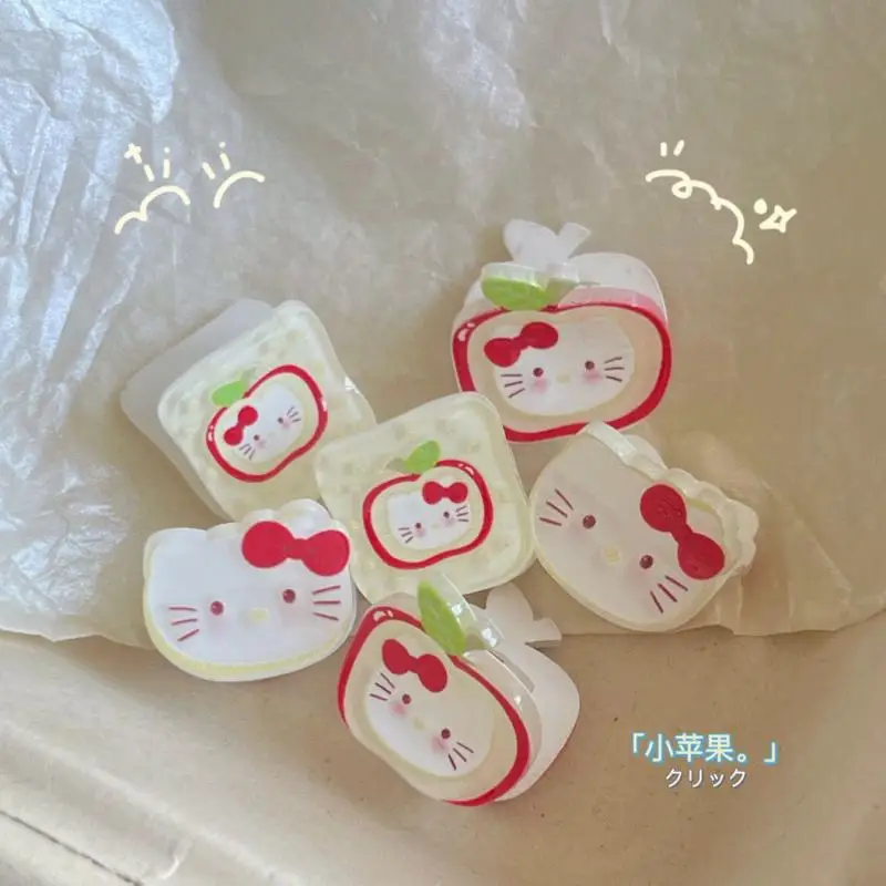 Заколки для волос из ПВХ с изображением маленького яблока Hello Kitty, Симпатичные Мультяшные аксессуары для волос с изображением Sanrio Kt Cat, праздничные подарки
Заколки для волос из ПВХ с изображением маленького яблока Hello Kitty, Симпатичные Мультяшные аксессуары для волос с изображением Sanrio Kt Cat, праздничные подарки