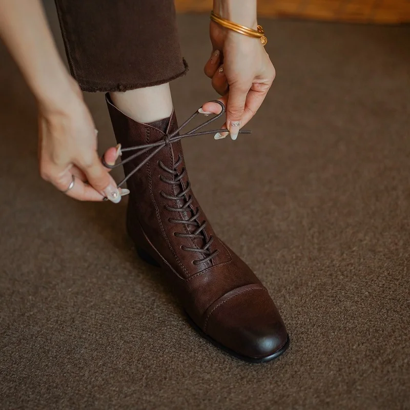 Женские ботильоны, зимняя обувь в уличном стиле, демисезонные ботинки, короткие ботинки на молнии сзади, Дамская обувь в стиле панк из конской кожи на низком каблуке
Женские ботильоны, зимняя обувь в уличном стиле, демисезонные ботинки, короткие ботинки на молнии сзади, Дамская обувь в стиле панк из конской кожи на низком каблуке