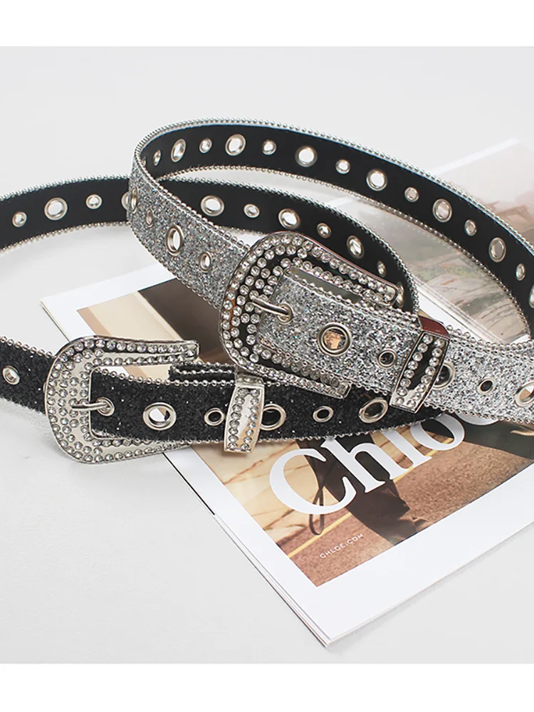 

DEAT Women Metal Buckle Belts Adjustable Spliced Diamonds Metallic Feeling Broad Fashion Female Belts 2023 Trend New 13DB1331