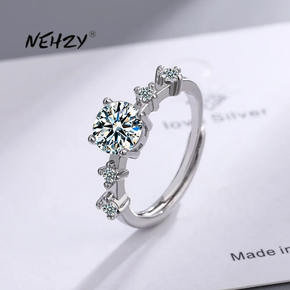 Женское кольцо из серебра 925 пробы, с фианитом
Женское кольцо из серебра 925 пробы, с фианитом