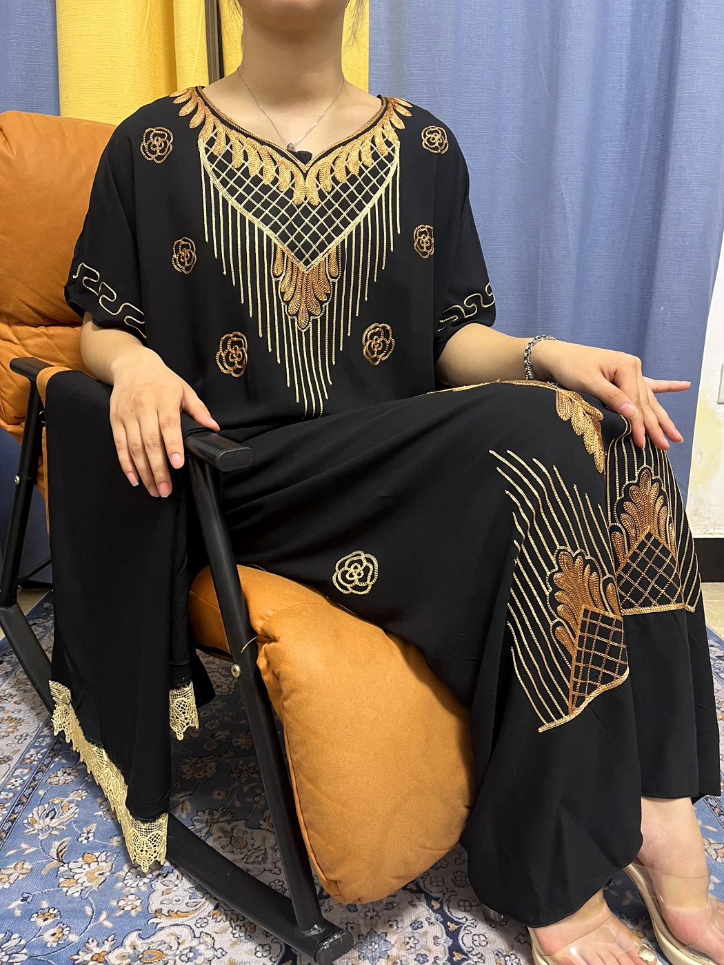 Мусульманская модель 2023, вышивка, хлопковый свободный крой, женский халат, африканские традиционные однотонные платья с большим кружевным шарфом
Мусульманская модель 2023, вышивка, хлопковый свободный крой, женский халат, африканские традиционные однотонные платья с большим кружевным шарфом