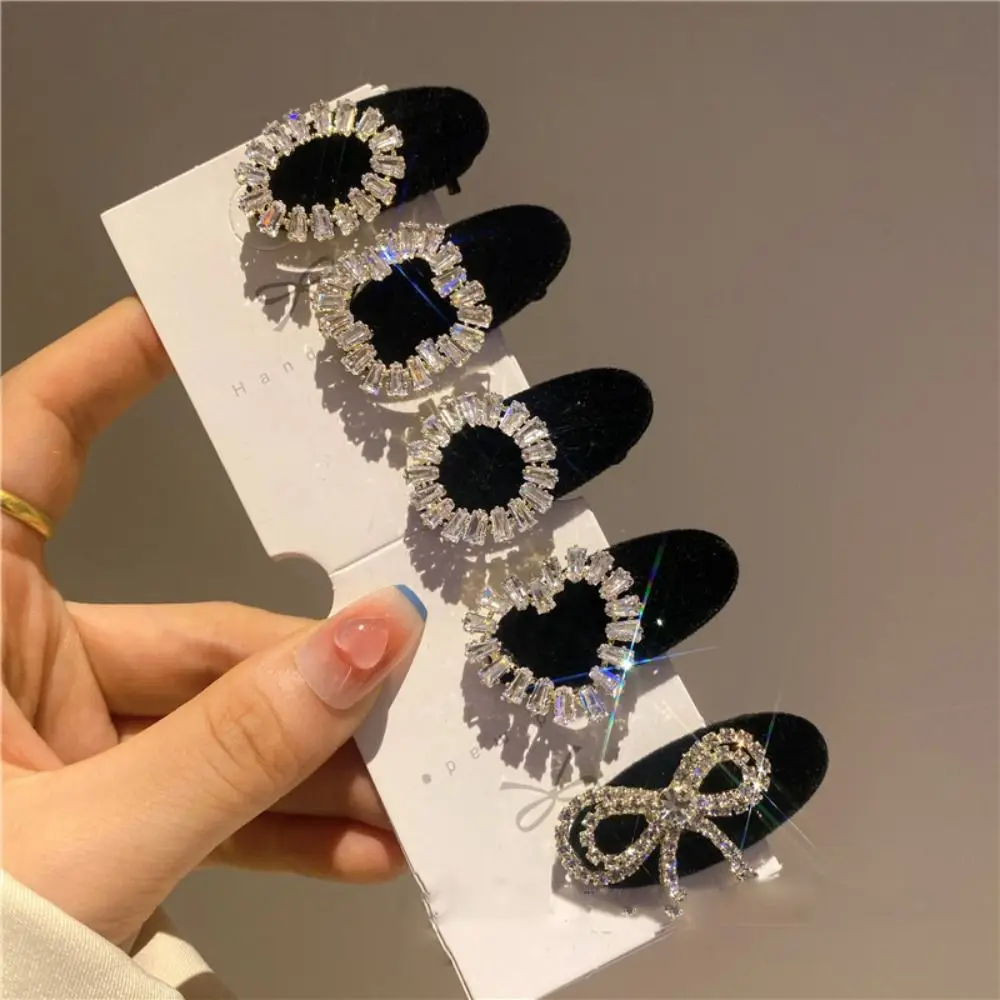 Heart Zircon Luxury Bow Elegant Hairband Korean Style Hairpin Velvet Duckbill Clip Girls Hair Clip Sweet Barrettes
Heart Zircon Luxury Bow Elegant Hairband Korean Style Hairpin Velvet Duckbill Clip Girls Hair Clip Sweet Barrettes