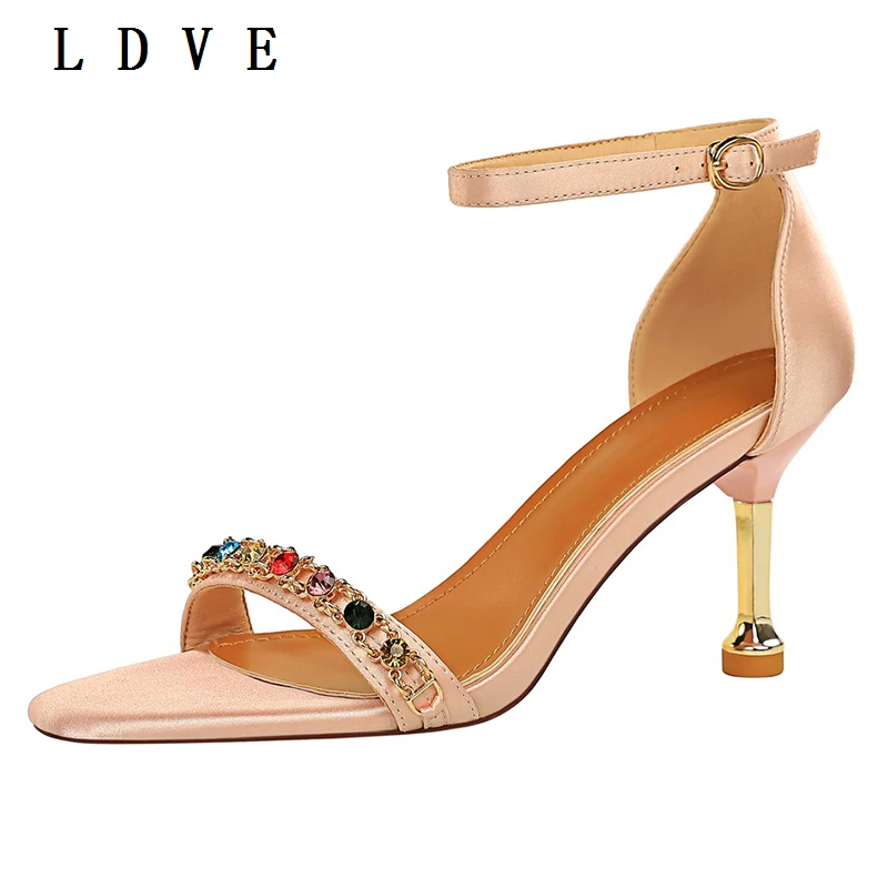 2022 Fashion Shallow Peep Toe Summer Shoes Ankle Buckle Strap Sexy High Heels Bling Shiny Rhinestone Decoration Sandals 
2022 Fashion Shallow Peep Toe Summer Shoes Ankle Buckle Strap Sexy High Heels Bling Shiny Rhinestone Decoration Sandals