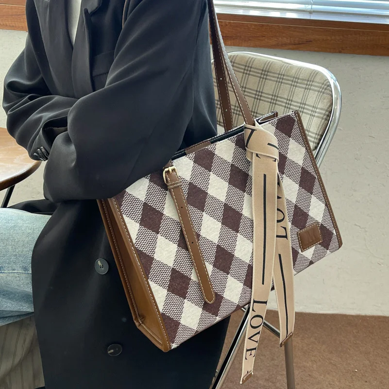 Large capacity bag female ins minority 2021 new autumn and winter fashion texture single shoulder bag advanced texture Tote Bag
Large capacity bag female ins minority 2021 new autumn and winter fashion texture single shoulder bag advanced texture Tote Bag