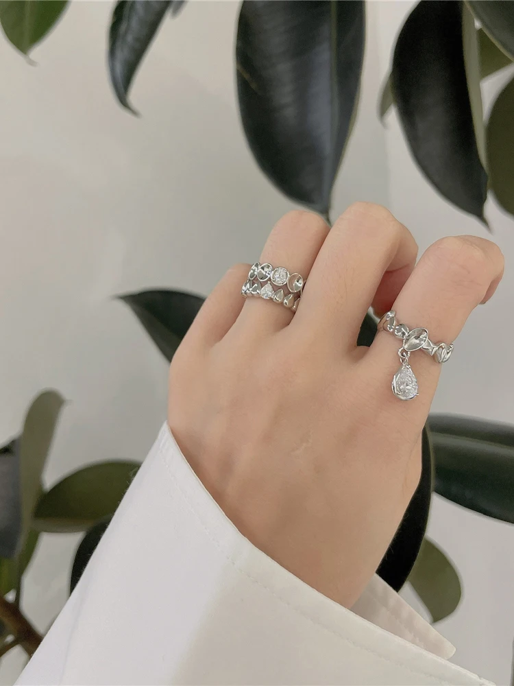 S925 Silver New Positive and Negative Water Drop Gem Mirror Chain Ring Wedding Ring Set for Couple
S925 Silver New Positive and Negative Water Drop Gem Mirror Chain Ring Wedding Ring Set for Couple