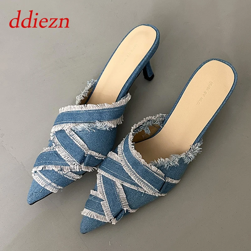 Мюли женские на высоком каблуке, элегантные шлепанцы, заостренный носок, без застежки, модная джинсовая обувь, туфли-лодочки, лето
Мюли женские на высоком каблуке, элегантные шлепанцы, заостренный носок, без застежки, модная джинсовая обувь, туфли-лодочки, лето