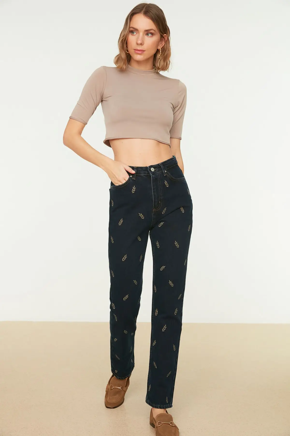 Women's Jean Midnight Blue embroidery High Waist Bootcut Straight Pant Jeans Buttons Zipper Ladies
Women's Jean Midnight Blue embroidery High Waist Bootcut Straight Pant Jeans Buttons Zipper Ladies
