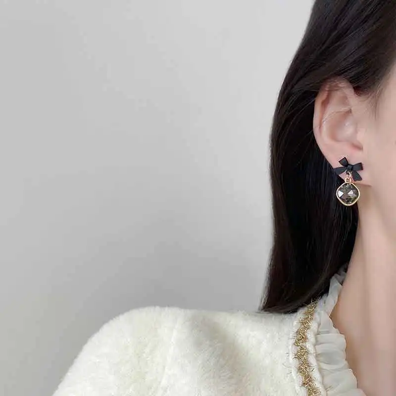 Summer Crystal Bow Knot Stud Earrings For Women Fashion Korean Sweet Black Bowknot Drop Earring Girls Party Jewelry Gifts
Summer Crystal Bow Knot Stud Earrings For Women Fashion Korean Sweet Black Bowknot Drop Earring Girls Party Jewelry Gifts