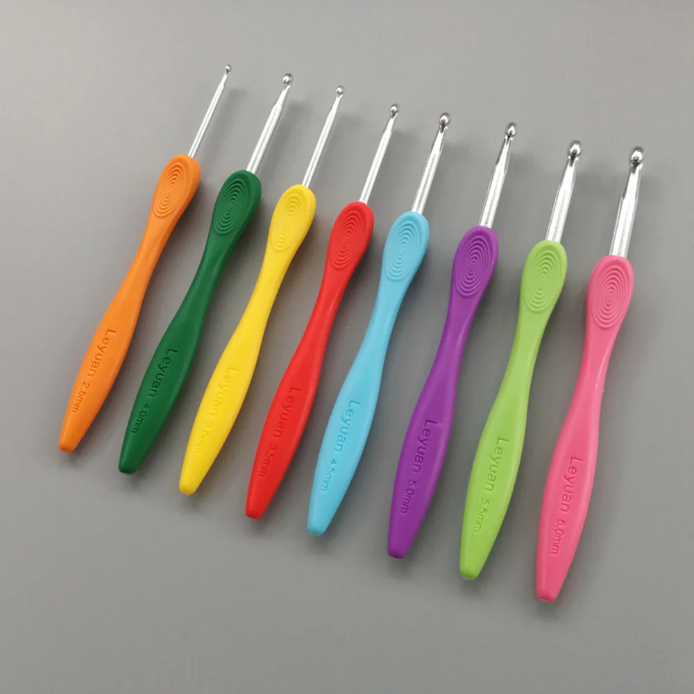 8pcs 2.5-6.0mm Aluminum Crochet Needles with Colorful Soft Rubber Grip Cushioned Handles Crochet Hook Knitting Needles Set
8pcs 2.5-6.0mm Aluminum Crochet Needles with Colorful Soft Rubber Grip Cushioned Handles Crochet Hook Knitting Needles Set