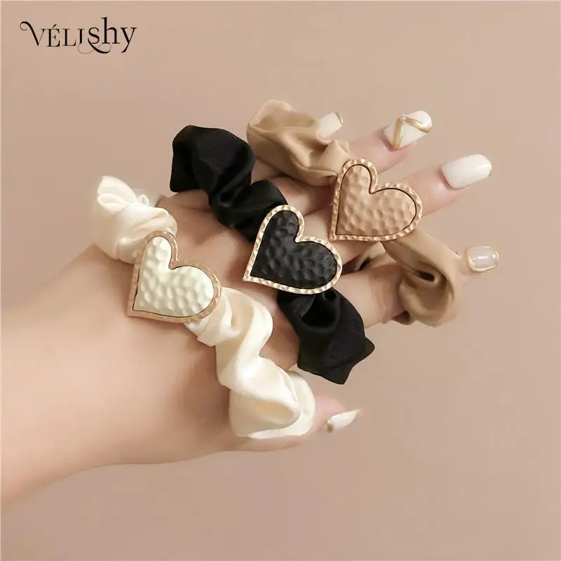 French Beige Satin Large Intestine Hair Ring Female High-end Pearl Love Head Rope Hair Rope Niche Design Rubber Band Headdress
French Beige Satin Large Intestine Hair Ring Female High-end Pearl Love Head Rope Hair Rope Niche Design Rubber Band Headdress