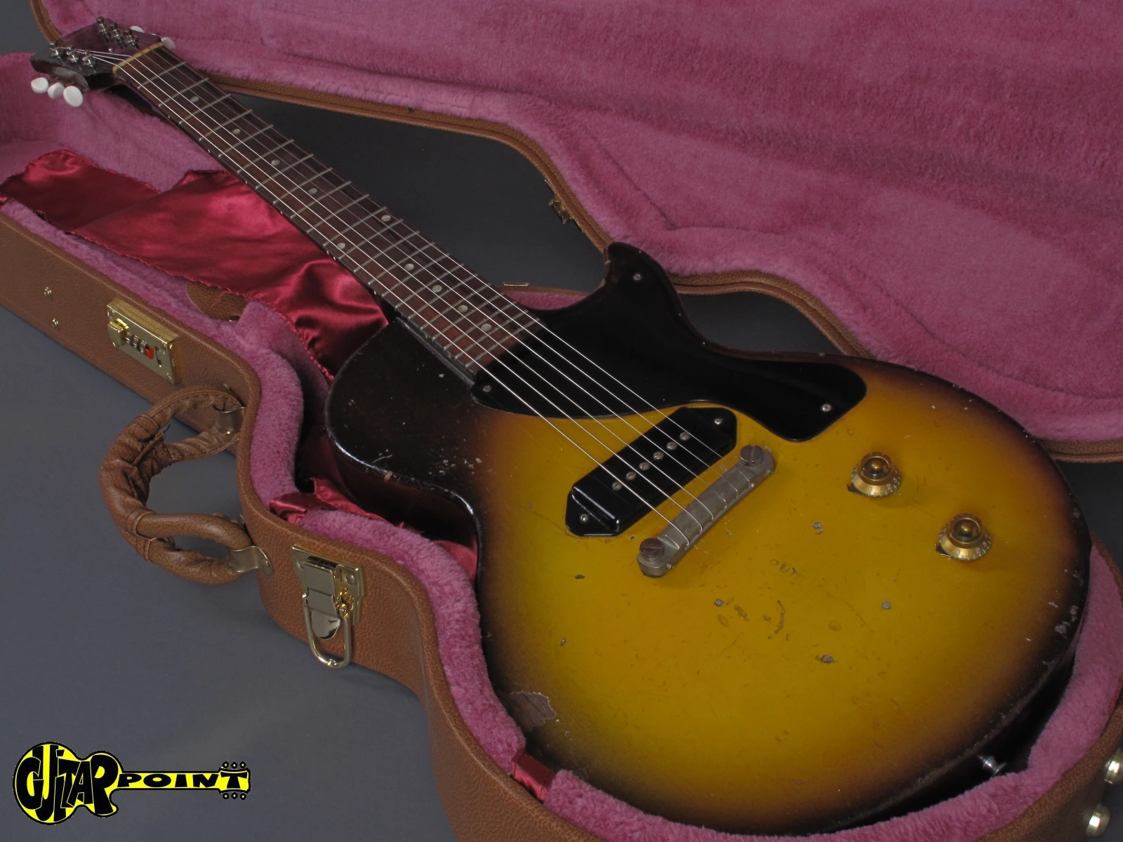 1957 Junior Tobacco Sunburst Dark Brown Heavy Relic Electric Guitar Single Cut Body, 1 Piece Neck (No Scarf Joint), P-90 Pickup
1957 Junior Tobacco Sunburst Dark Brown Heavy Relic Electric Guitar Single Cut Body, 1 Piece Neck (No Scarf Joint), P-90 Pickup
