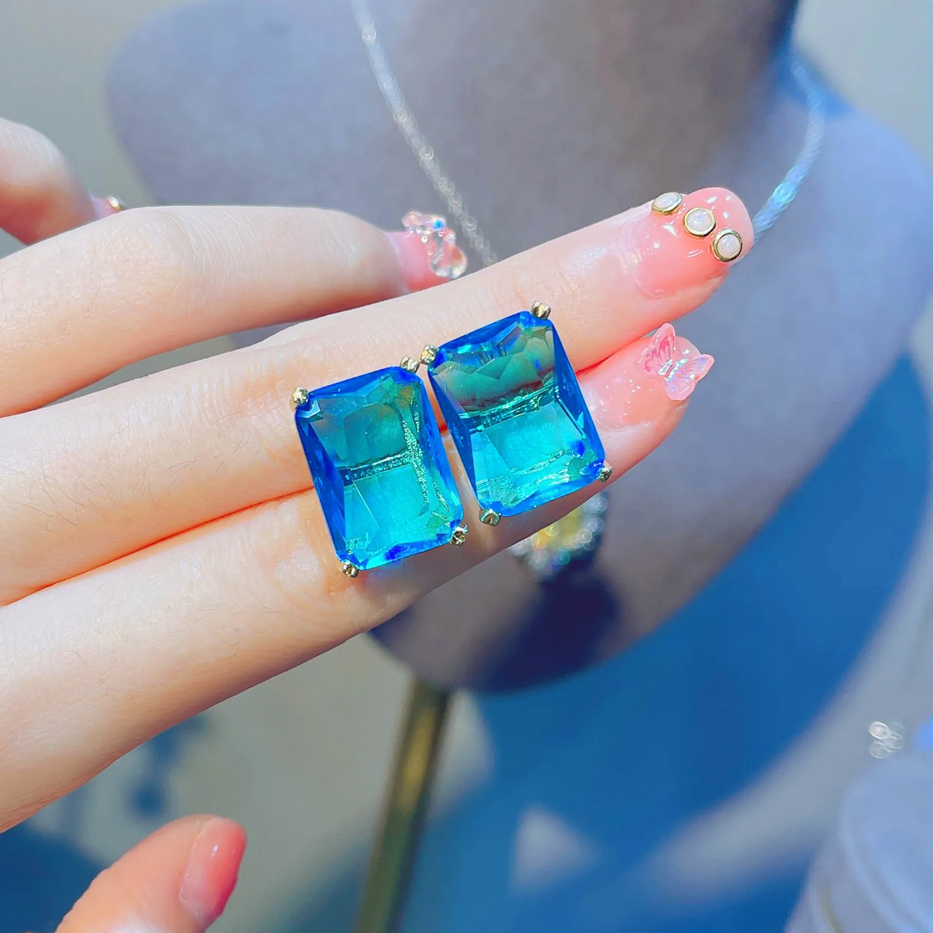 Sapphire Earrings For Women Designer Luxury Earrings Aesthetic Vintage Ear Studs Crystal Korean Style Simple Versatile
Sapphire Earrings For Women Designer Luxury Earrings Aesthetic Vintage Ear Studs Crystal Korean Style Simple Versatile