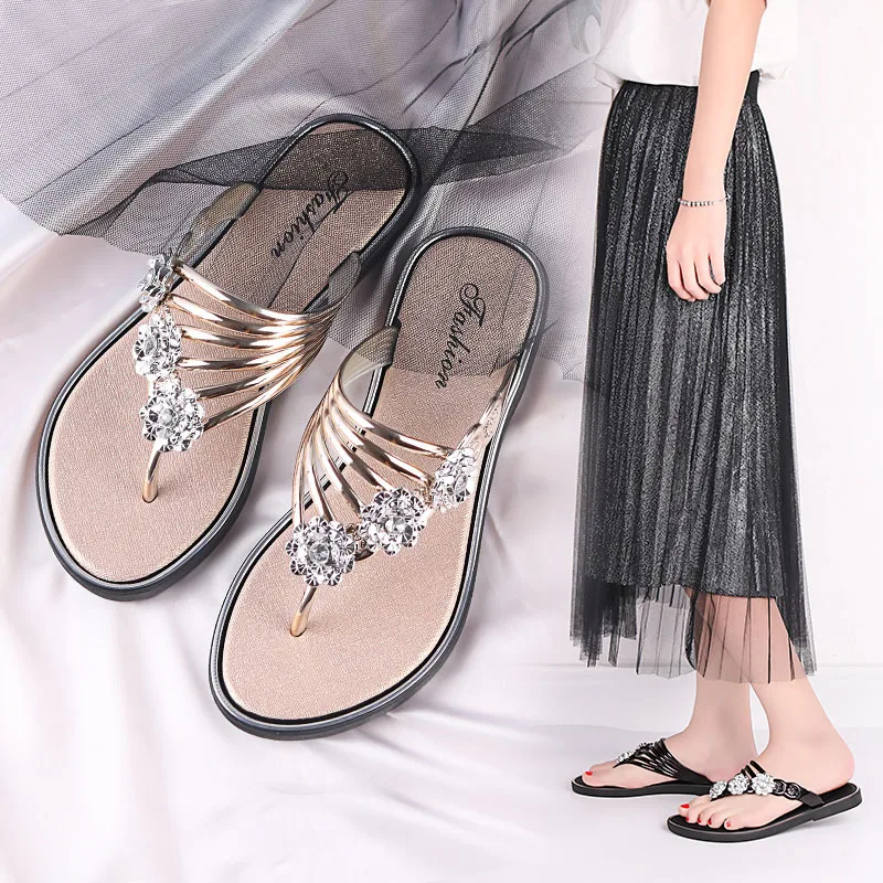 Q209 Summer Flip Flop Women's Slippers Inlaid Diamond Rhinestone Phnom Penh Beach Shoes Flat Comfortable Flip Flop Sandals Indoo
Q209 Summer Flip Flop Women's Slippers Inlaid Diamond Rhinestone Phnom Penh Beach Shoes Flat Comfortable Flip Flop Sandals Indoo