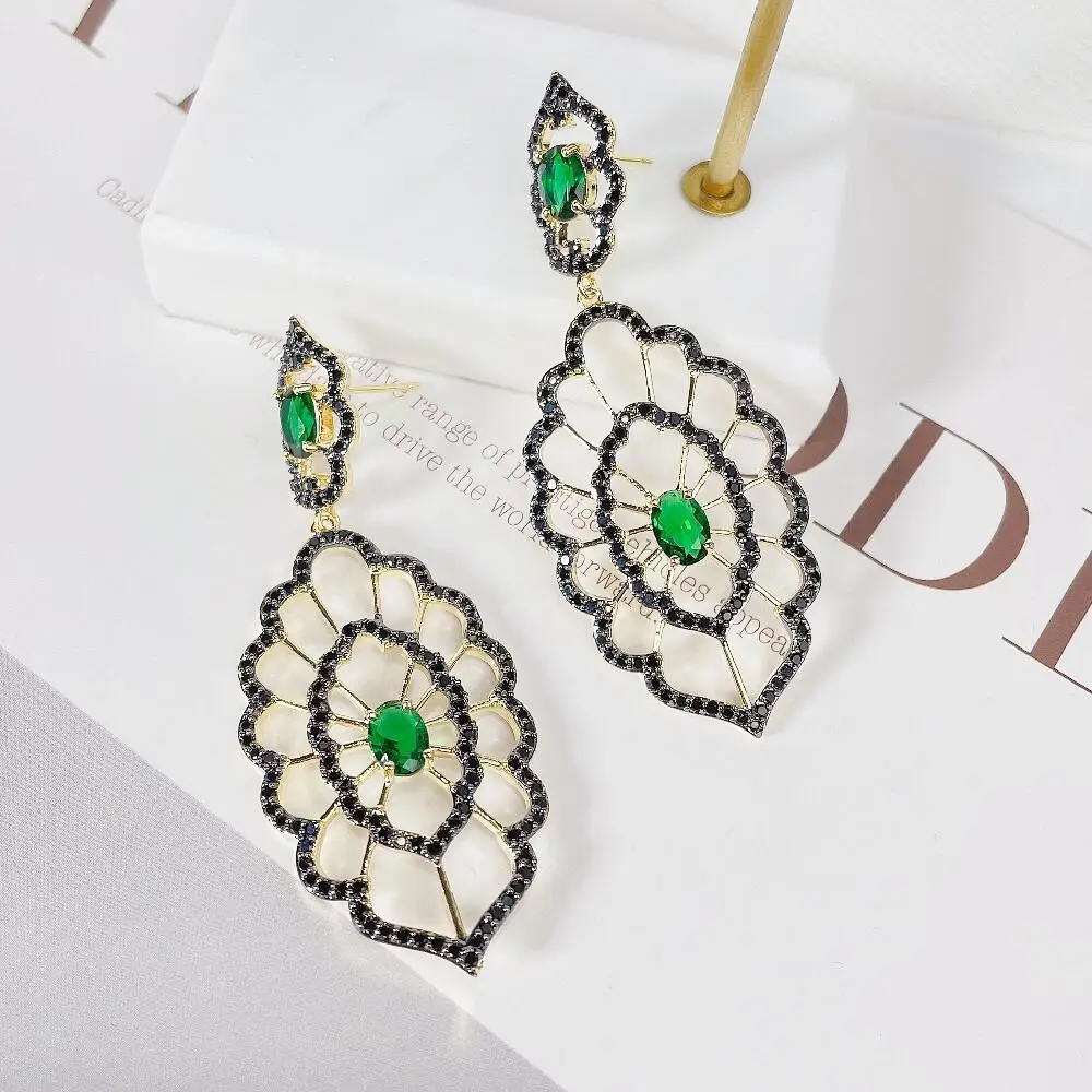 SENYU Luxury Lace Texture Long Earrings Vintage Hanging Arc Flower Zirconia Women Jewelri Elegant Palace Banquet Drop Earrings
SENYU Luxury Lace Texture Long Earrings Vintage Hanging Arc Flower Zirconia Women Jewelri Elegant Palace Banquet Drop Earrings