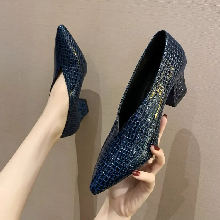 Pointy V-neck Patent-leather Single Women Shoes High Heels Spring Versatile Retro Chunky Single Shoes Zapatos De Mujer Black
Pointy V-neck Patent-leather Single Women Shoes High Heels Spring Versatile Retro Chunky Single Shoes Zapatos De Mujer Black