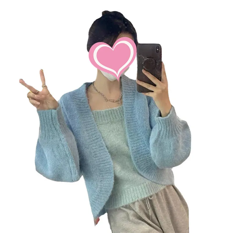 Korean Fake Two Pieces Knitted Cardigan Gentle Sweater Cardigan Women Short Knitted Undercoat Autumn Winter Fashion Cardigan
Korean Fake Two Pieces Knitted Cardigan Gentle Sweater Cardigan Women Short Knitted Undercoat Autumn Winter Fashion Cardigan