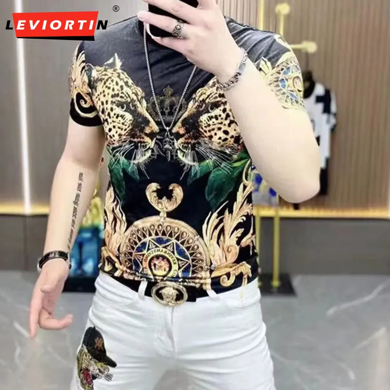 2023 Men's Summer Ice Oxygen Silk Printing Hot Diamond Short Sleeve T-shirt Youth Fashion Round Neck Slim Fit Cool Top Men
2023 Men's Summer Ice Oxygen Silk Printing Hot Diamond Short Sleeve T-shirt Youth Fashion Round Neck Slim Fit Cool Top Men