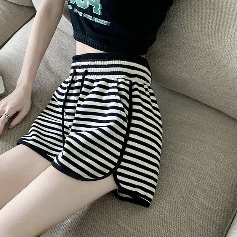 Fashion Striped Sports Shorts Women's Summer Korean Version Loose Slim High Waist Home Wide-leg Pants Comfortable and Breathable
Fashion Striped Sports Shorts Women's Summer Korean Version Loose Slim High Waist Home Wide-leg Pants Comfortable and Breathable