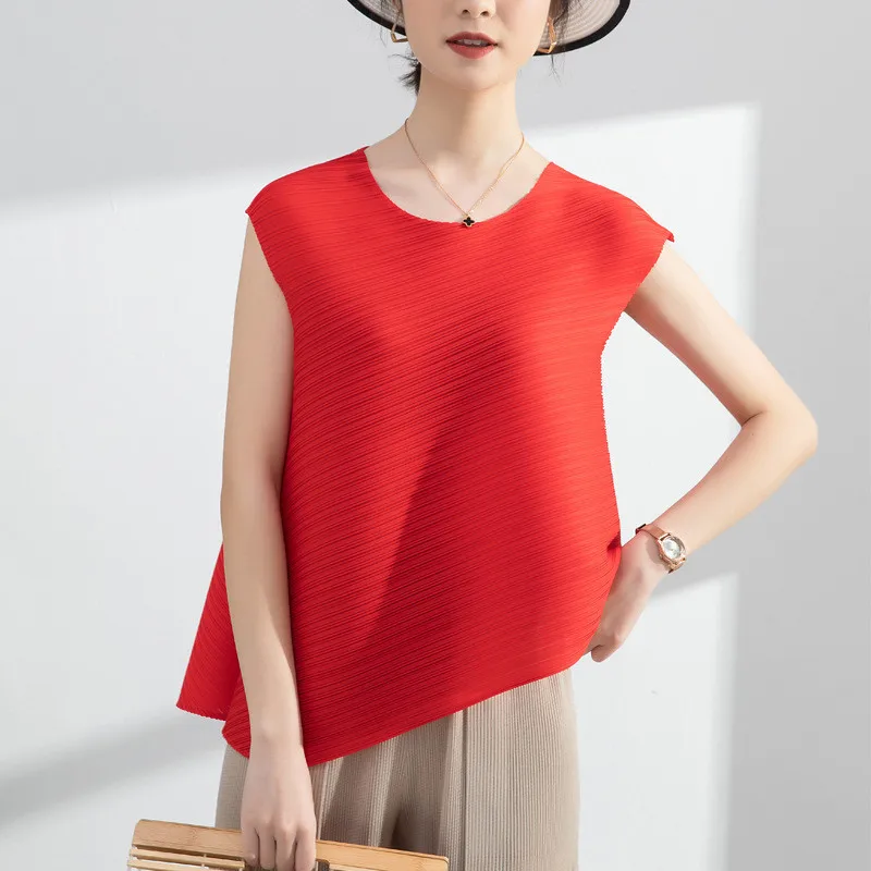 Miyake pleated irregular top women's 2022 spring and summer new solid color round neck fashion casual large size basic model
Miyake pleated irregular top women's 2022 spring and summer new solid color round neck fashion casual large size basic model