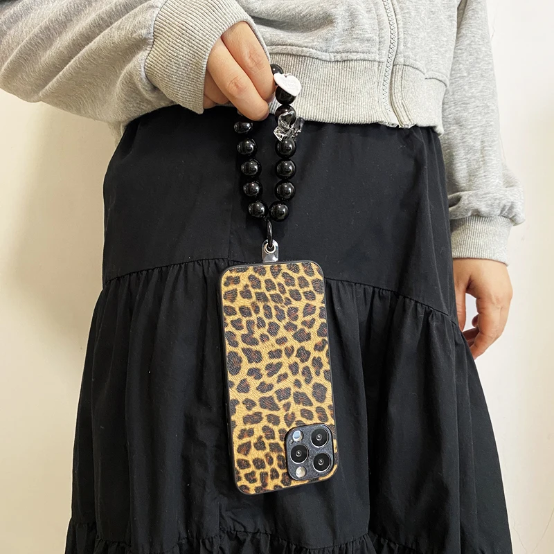 Handheld chain beaded leopard print mobile phone case for 14pro max Apple 11/12 full pack XS leather XR protective sleeve 13
Handheld chain beaded leopard print mobile phone case for 14pro max Apple 11/12 full pack XS leather XR protective sleeve 13