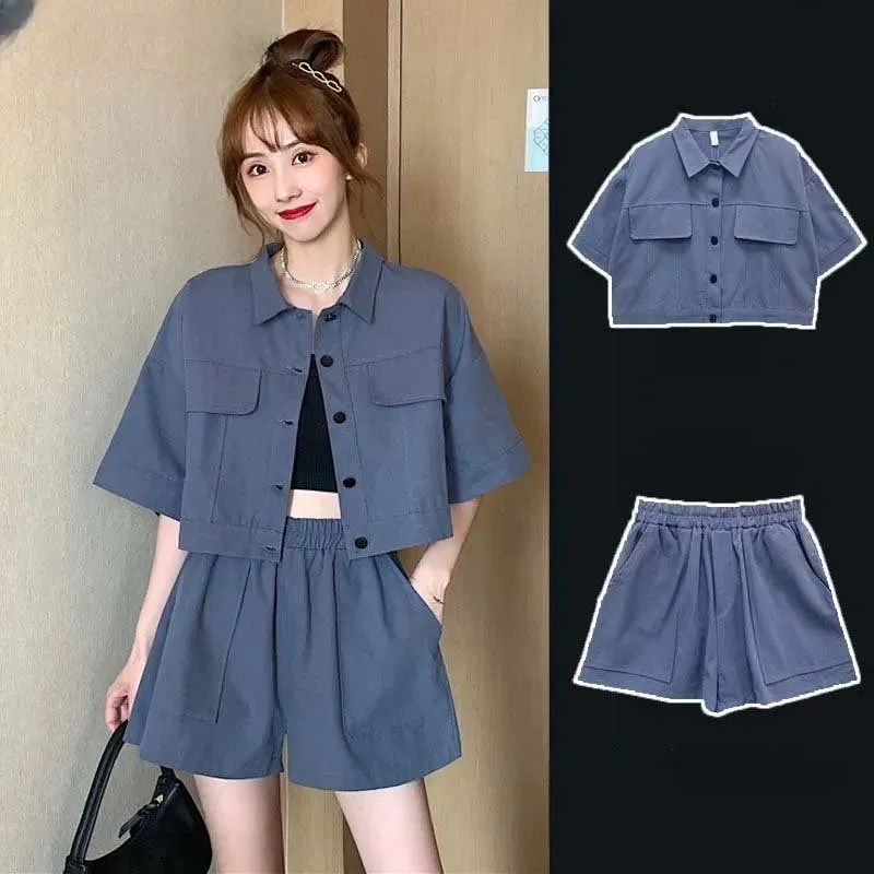 Fashion Women's Two-piece POLO Collar Cardigan Jacket+drawstring Elastic High Waisted Shorts for Commuting Sweet Korean Fashion
Fashion Women's Two-piece POLO Collar Cardigan Jacket+drawstring Elastic High Waisted Shorts for Commuting Sweet Korean Fashion