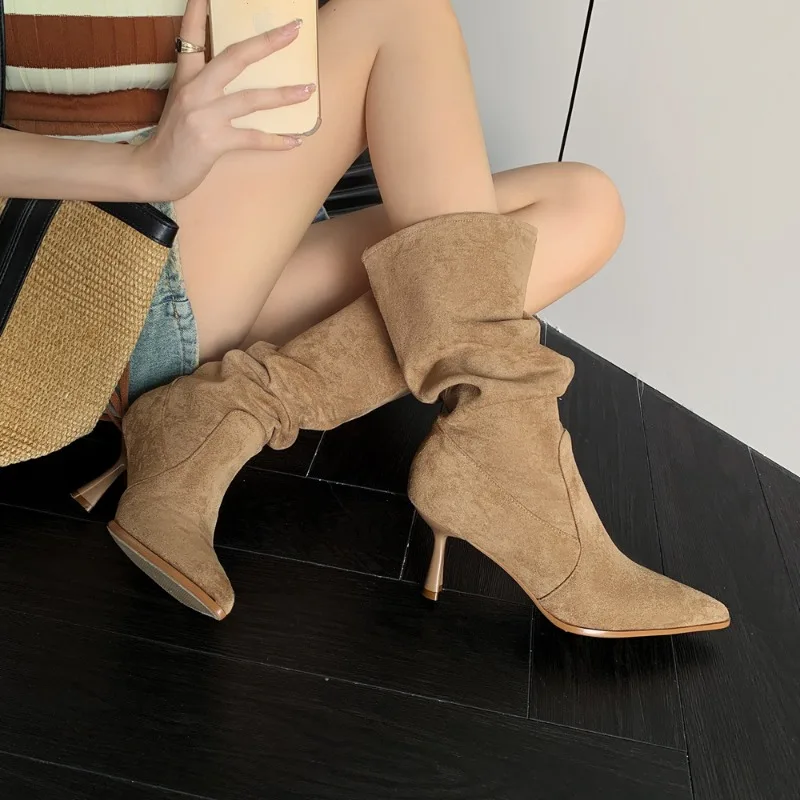 Fashion Elegant Thin Heel Suede Mid-calf Boots Autumn New Pointed Toe Large Girth Western Boots Casual Pleated Stilettoes Women
Fashion Elegant Thin Heel Suede Mid-calf Boots Autumn New Pointed Toe Large Girth Western Boots Casual Pleated Stilettoes Women