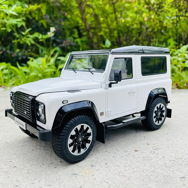 LCD 1:18 2018 Land Rover Defender 90 works V8 70th High Precision Alloy Car Model Die Casting Static Model Collection Gift Toy
LCD 1:18 2018 Land Rover Defender 90 works V8 70th High Precision Alloy Car Model Die Casting Static Model Collection Gift Toy