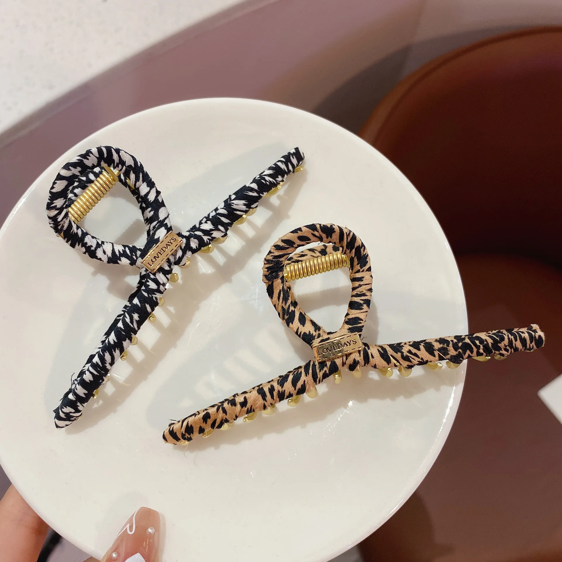 Fashion 2pcs/lot Large Hair Claw Clips for Woman, Large Shark Clips,Strong Hold jaw clip WLHW020
Fashion 2pcs/lot Large Hair Claw Clips for Woman, Large Shark Clips,Strong Hold jaw clip WLHW020