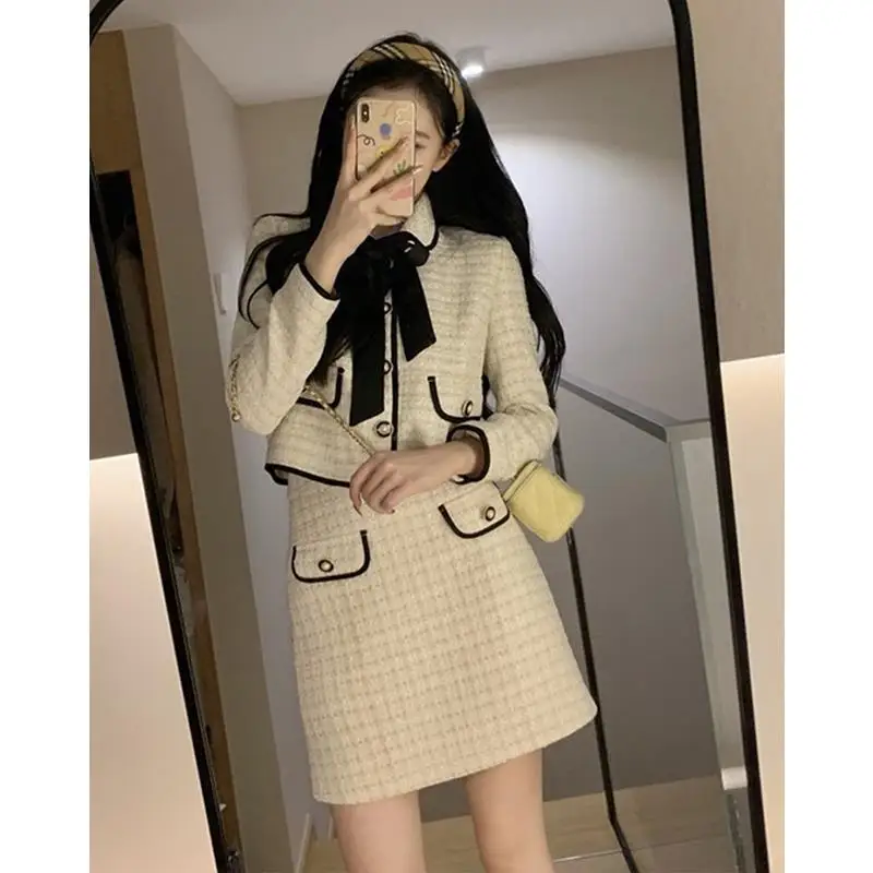 Women Tweed White Suit Jacket Coat Top and Skirt Elegant Two Piece Set New Matching Outfit 2022 Winter Jacquard Fashion Clothing
Women Tweed White Suit Jacket Coat Top and Skirt Elegant Two Piece Set New Matching Outfit 2022 Winter Jacquard Fashion Clothing