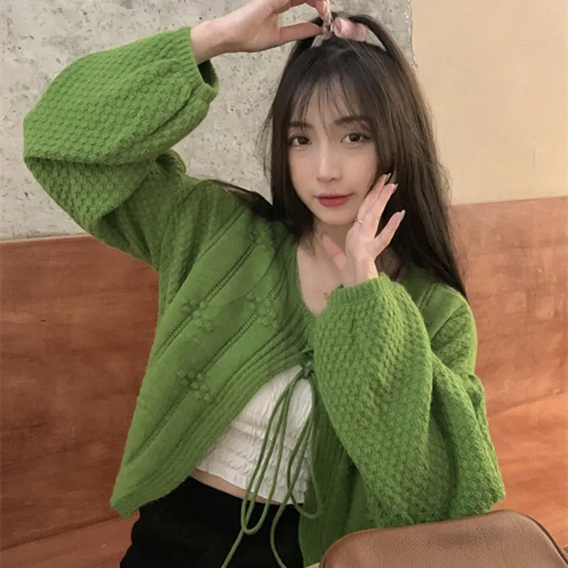 Retro winter Korean cardigans female 2023 solid sweater cardigan lantern lantern long -sleeved strap short sweater jacket girl
Retro winter Korean cardigans female 2023 solid sweater cardigan lantern lantern long -sleeved strap short sweater jacket girl