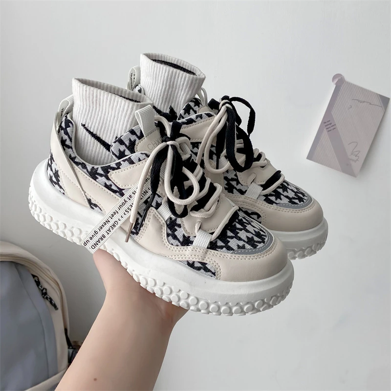 Женские массивные кроссовки Houndstooth, весна 2022, ретро, двойная шнуровка, Нескользящие, кроссовки для бега, Женская Повседневная дышащая Спортивная обувь
Женские массивные кроссовки Houndstooth, весна 2022, ретро, двойная шнуровка, Нескользящие, кроссовки для бега, Женская Повседневная дышащая Спортивная обувь