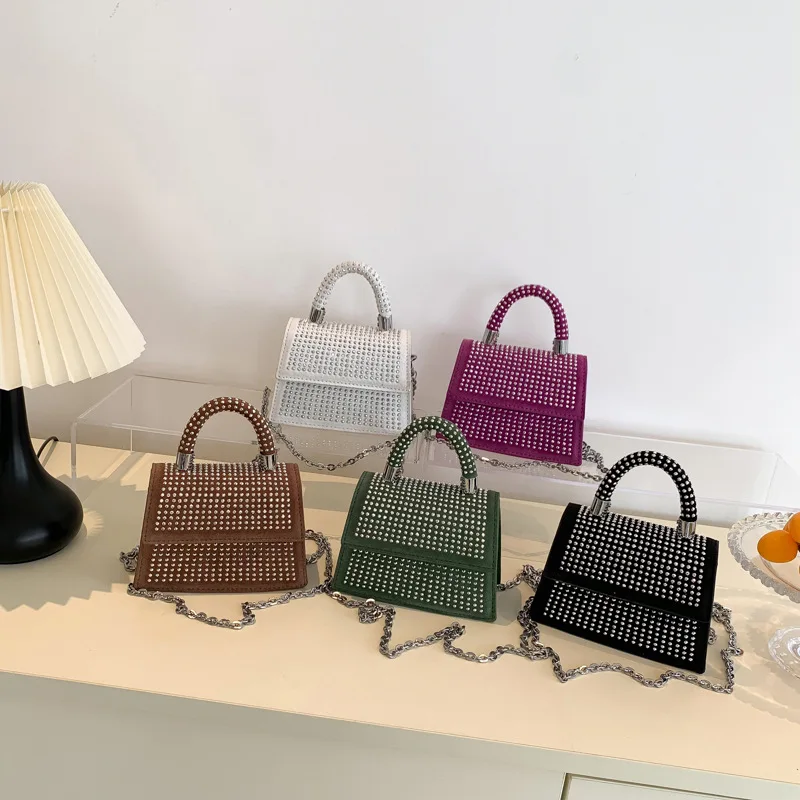 The new lady handbags fashion trend in man-made diamond mini portable small bread joker single shoulder bag
The new lady handbags fashion trend in man-made diamond mini portable small bread joker single shoulder bag