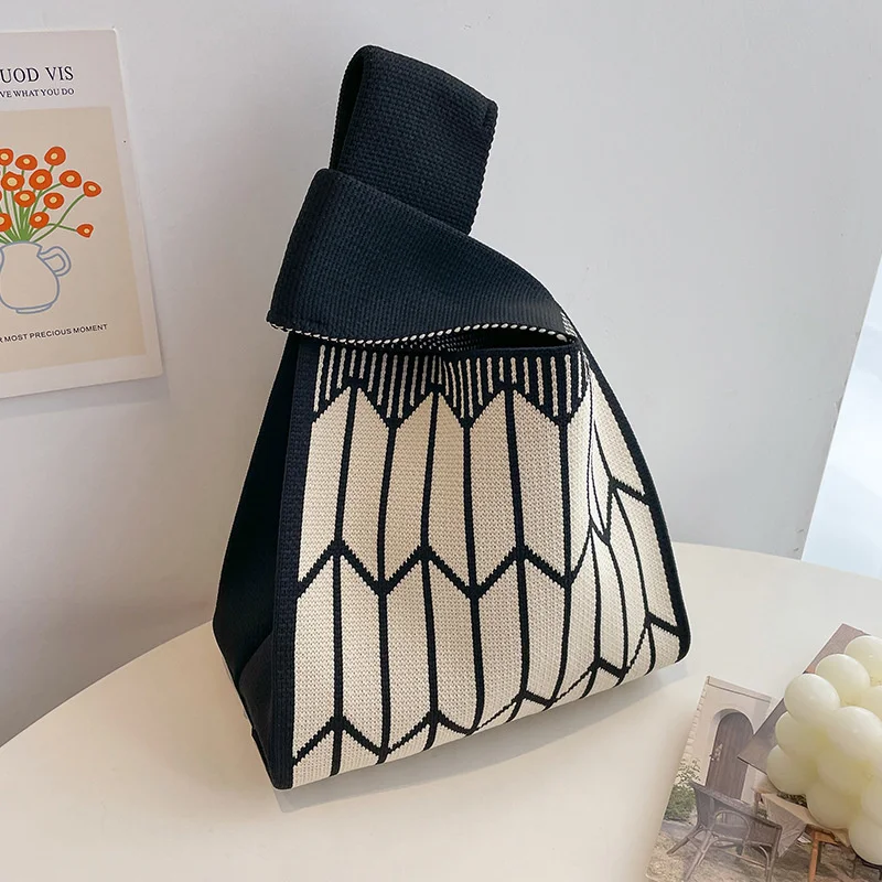 New Women'S Striped Tote Bag Handmade Knit Handbag Women Mini Knot Wrist Bag Japanese Casual Color Reusable Shopping Bags
New Women'S Striped Tote Bag Handmade Knit Handbag Women Mini Knot Wrist Bag Japanese Casual Color Reusable Shopping Bags