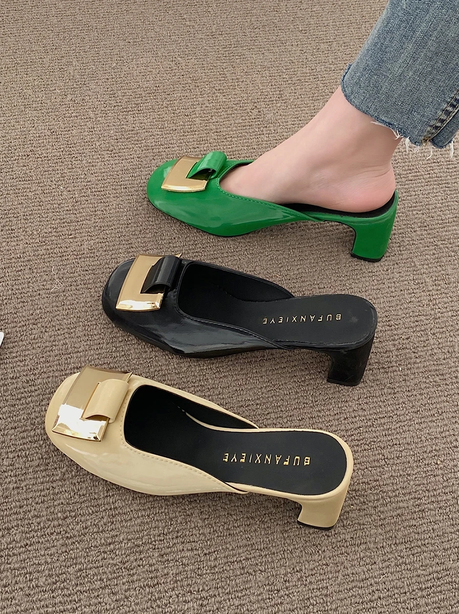 High-Heeled Shoes Lady Slippers Casual Slipers Women Med Square heel Rivet Slides Female Mule Cover Toe Luxury 2022 Block Mules
High-Heeled Shoes Lady Slippers Casual Slipers Women Med Square heel Rivet Slides Female Mule Cover Toe Luxury 2022 Block Mules