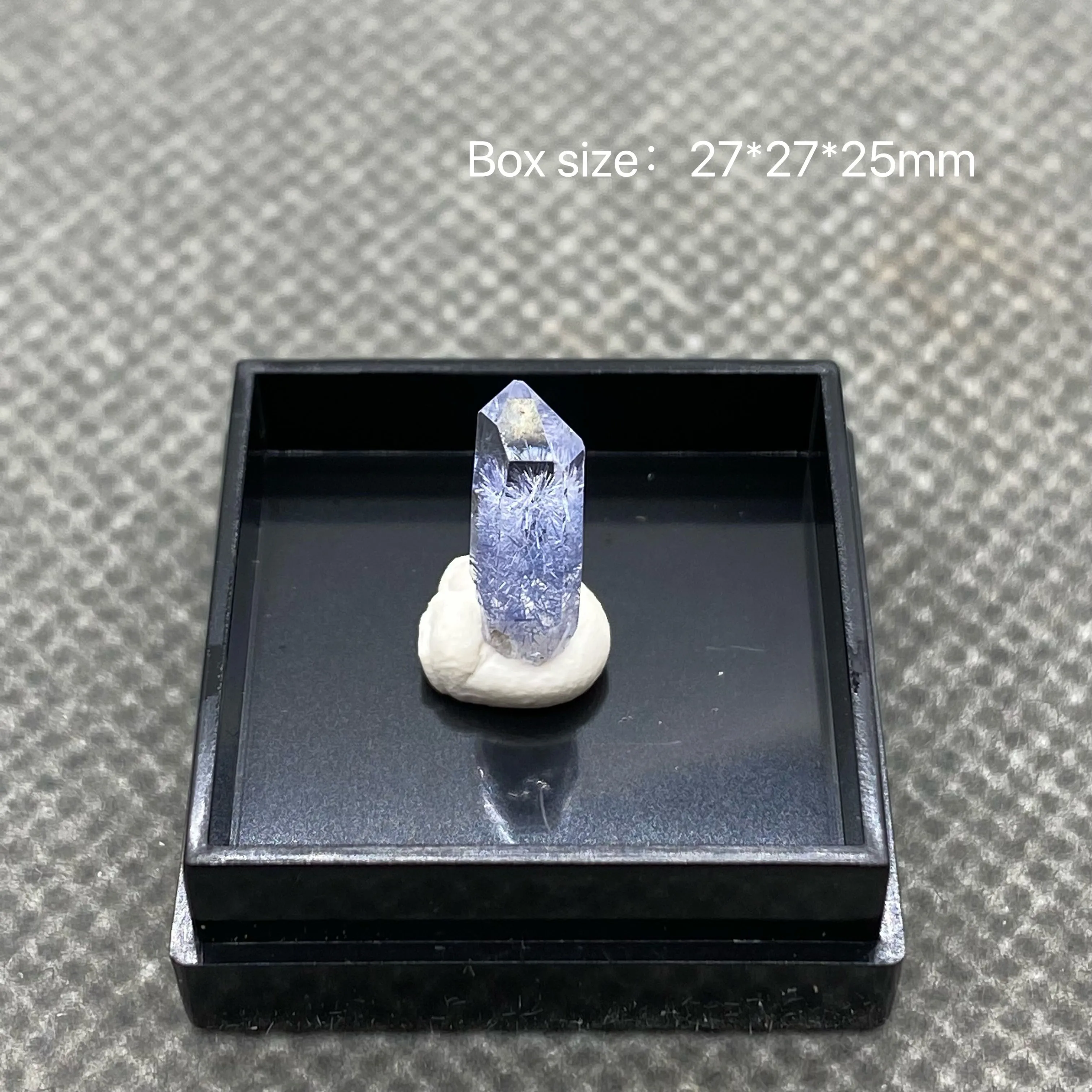 100% Natural Brazilian dumortierite Crystal Healing Crystal (can be used as a pendant)can be used as a pendant) box size:2.7mm
100% Natural Brazilian dumortierite Crystal Healing Crystal (can be used as a pendant)can be used as a pendant) box size:2.7mm