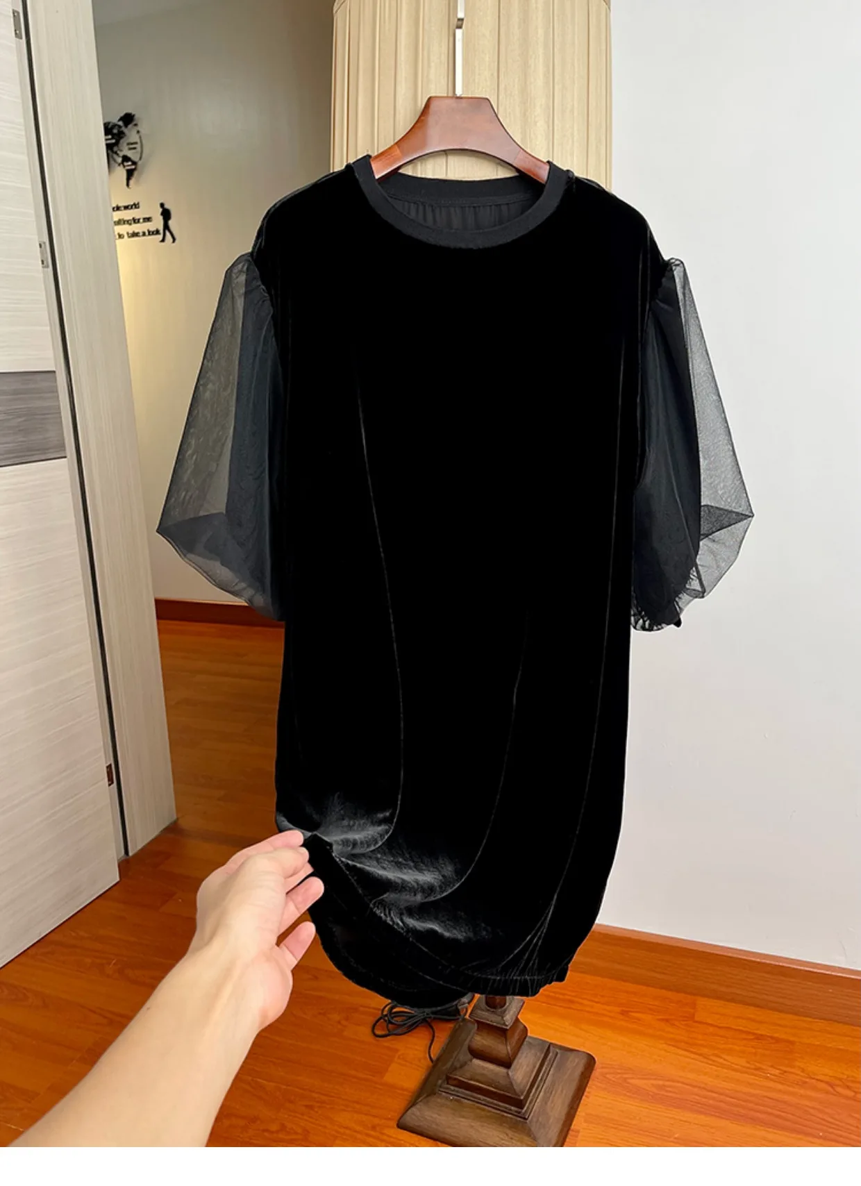 Europe Style Autumn New Designer Women's High Quality Silk Velvet Lantern Sleeves Blouses Top B726
Europe Style Autumn New Designer Women's High Quality Silk Velvet Lantern Sleeves Blouses Top B726