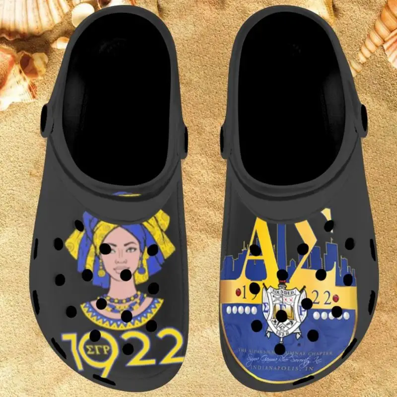 Сандалии женские летние на плоской подошве, с дырками
Сандалии женские летние на плоской подошве, с дырками