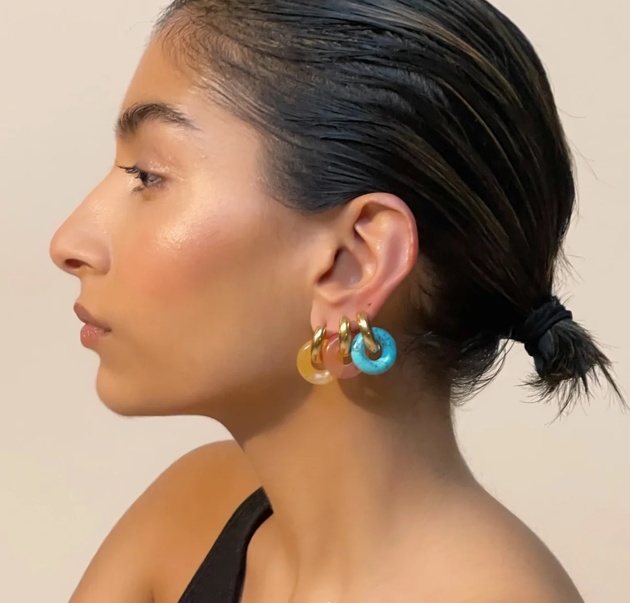 

New Trendy Bohemia Handmade Natural Stone Crystal Gold Drop Hoop Earrings for Women Stainless Steel Small Huggie Hoops Bijoux