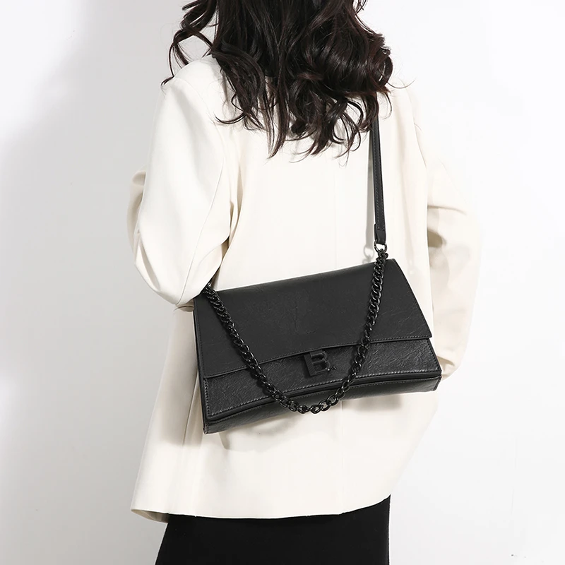 2024 Fashion Luxury Women's Bags Classic Hourglass Silhouette Pillow Leather Bag Shoulder Messenger Chain Rivet Magnetic Closure
2024 Fashion Luxury Women's Bags Classic Hourglass Silhouette Pillow Leather Bag Shoulder Messenger Chain Rivet Magnetic Closure