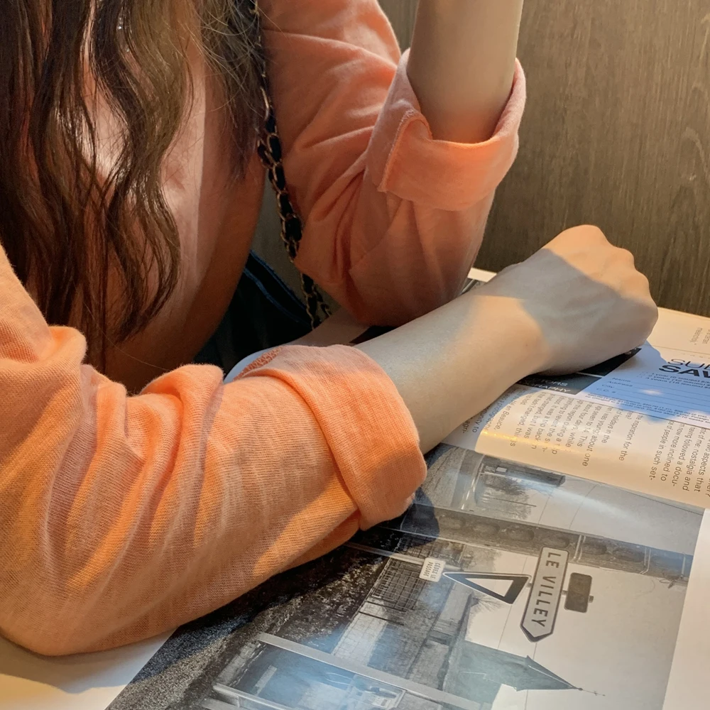 Autumn and winter white long-sleeved T-shirt women irregular mid-length casual loose inner base shirt top
Autumn and winter white long-sleeved T-shirt women irregular mid-length casual loose inner base shirt top