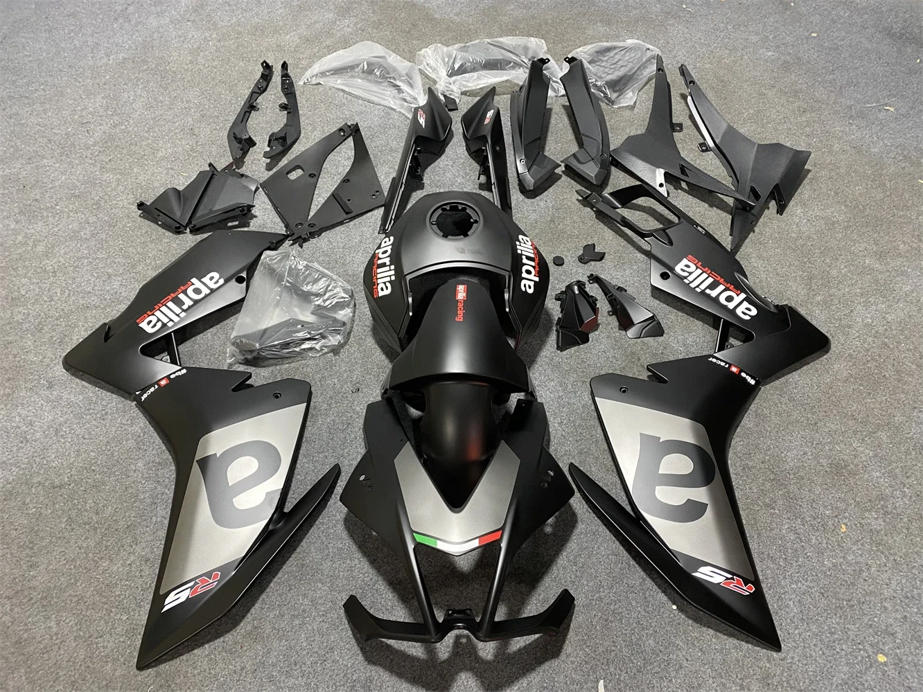 Stock New ABS Fairings Kit Fit for Aprilia RS125 RS4 50 125 2012 2013 2014 2015 2016 2017 2018 12 13 14 15 16 17 18 Black Matte
Stock New ABS Fairings Kit Fit for Aprilia RS125 RS4 50 125 2012 2013 2014 2015 2016 2017 2018 12 13 14 15 16 17 18 Black Matte