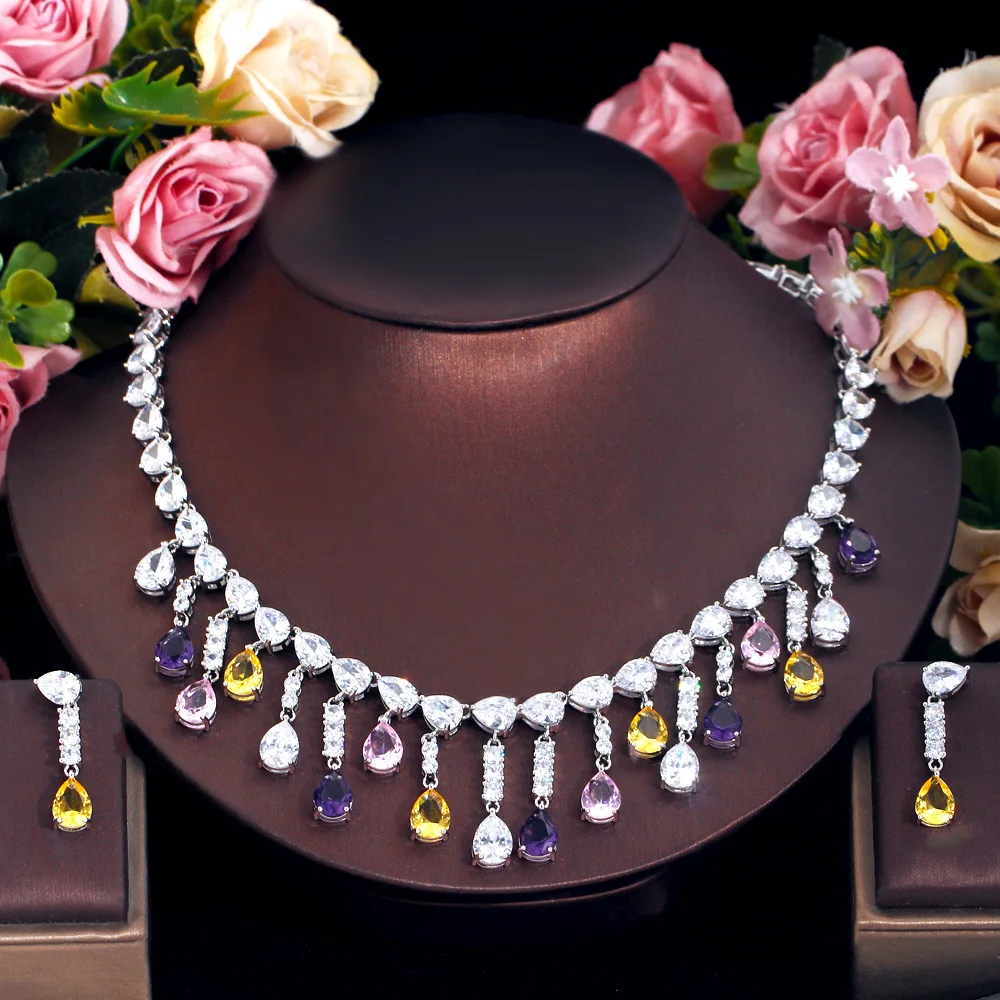 Designer Luxury Rainbow Zircon Tassel Earrings Necklace Jewelry Two Piece Dinner Dress Chain Collar Bridal Choker Accessories
Designer Luxury Rainbow Zircon Tassel Earrings Necklace Jewelry Two Piece Dinner Dress Chain Collar Bridal Choker Accessories