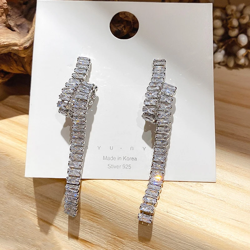 Fashion Long Tassel Snake Shape Crystal Drop Earrings for Women Silver Square Zircon Chain Earrings Statement Jewelry
Fashion Long Tassel Snake Shape Crystal Drop Earrings for Women Silver Square Zircon Chain Earrings Statement Jewelry