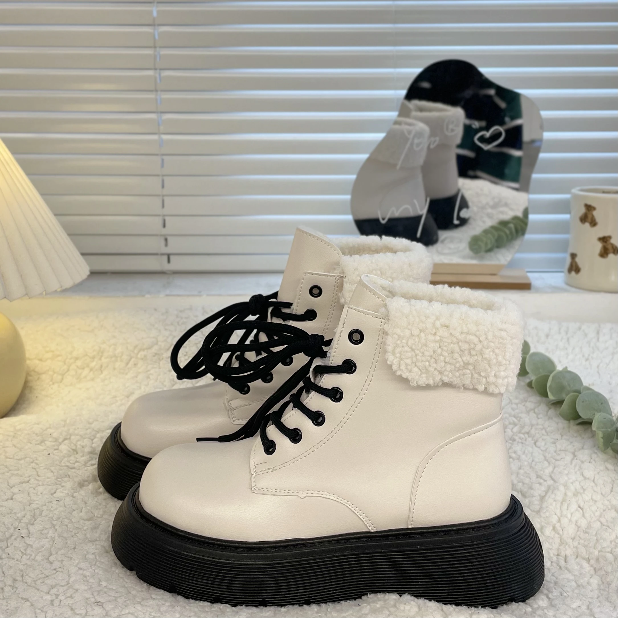 2022 Fur Winter women boots University girls platform boots Chunky platform shoes Japanese jk Lolita shoes ankle boots for women
2022 Fur Winter women boots University girls platform boots Chunky platform shoes Japanese jk Lolita shoes ankle boots for women